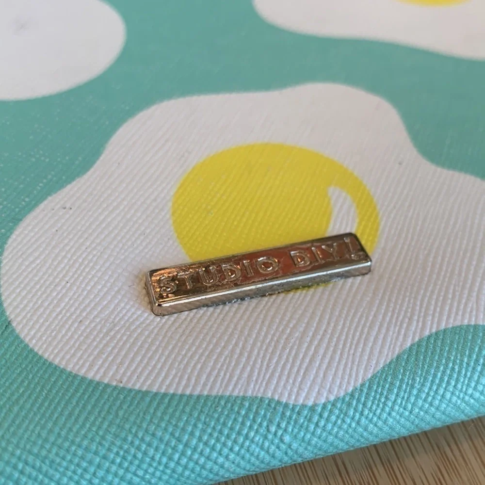 Studio DIY Can’t Clutch This | Fried Egg Zipper Clutch Bag +“Fried” Key Tag
